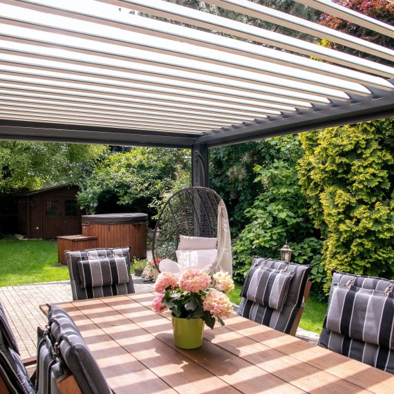pergola_w_ogrodzie_dom